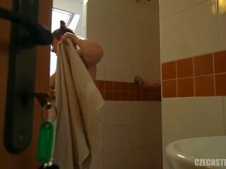 Čeština ulice - sledování holky převzetí sprchový: voyér pohlaví výkon. zeynep rossa