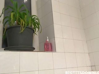 Potwór piersi nastolatka nabierający za exceptional prysznic żyć do the kamerka internetowa