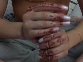 Perfecta manos con habilidades & henna tatuajes pajeando mi.