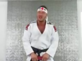 Veľký trdlo blondýna prefers karate penis cez cucked.