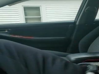 Slattern sání phallus v auto second kamera, špinavý video 5c
