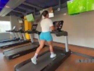 Fitness model with a big ass cums shortly after meeting a new friend at the gym -amateur couple- nysdel