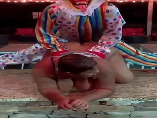 Gibby на клоун invents нов секс клипс позиция called “the spider-man”