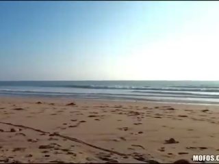 Deity este pe the plaja și are xxx video acolo