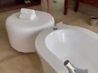 Vacation- аматьори любовница анално крем пай в на баня стая