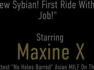 Aziatisch persuasion maxine x zuigen putz terwijl rijden haar sybian seks film speelbal!