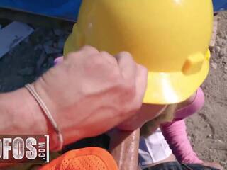 Mofos - Kenzie Reeves Agrees To Leave The Construction Site If She Gets Pounded For A Cash Incentive