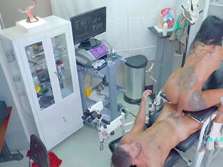 Збочений gynecologist має a прихований камера в його офіс для запис сам має секс кліп з його пацієнт mariana martix
