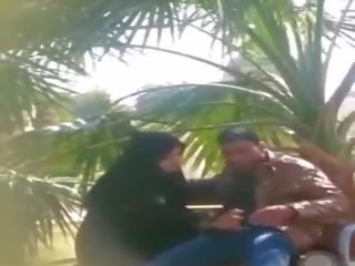 Arab doamnă dă lovitură muncă în parc, gratis hd sex video de