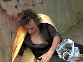 Obdachlos mamatay geile inang kaakit-akit gebumst und natursekt