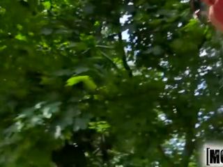 Mofos - vyšnių bučinys trunka a didelis apkrova į as miškai