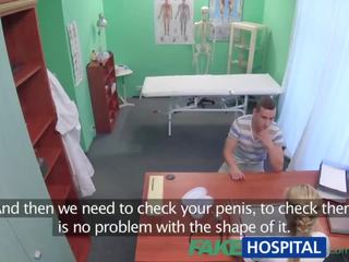 Fakehospital dekhengst betrapt geven verpleegster een creampie