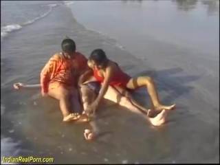 Trío india playa diversión, gratis india real sexo vídeo porno espectáculo