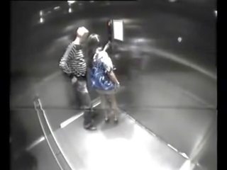 حريص desiring زوجان اللعنة في مصعد - 