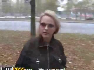 Cô gái tóc vàng fucked lược vì 500 bucks trên các đường phố