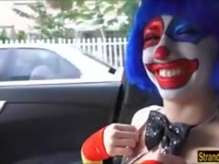 Štíhlý klaun mikayla dostal volný připojenými opčními na ústa