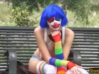 Frown badut mikayla mendapat gratis air mani di mulut